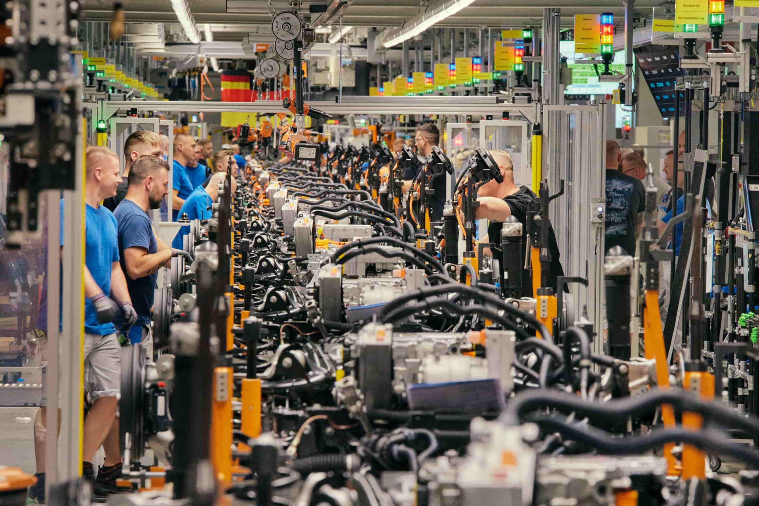 rivian and vw group,hivatalosan is,közös vállalatát,elektromos járművek,milliárd dollárt,2027 ben,2026 ban,első,